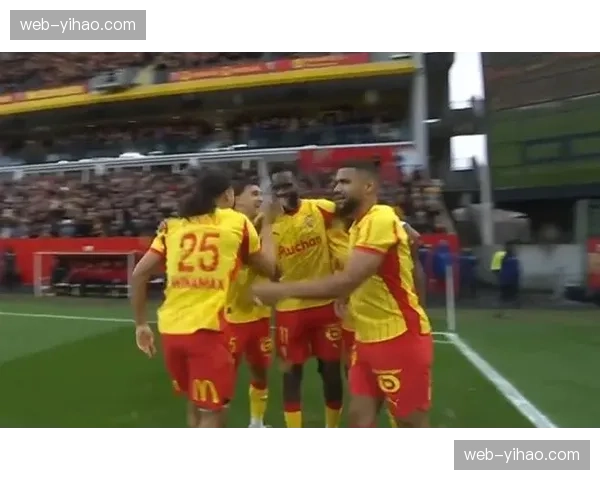 朗斯本赛季法甲进球数已达43球,超越上赛季总和