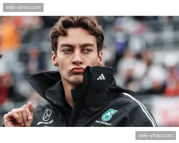 澳大利亚站正赛:拉塞尔撞墙引发安全车,比赛悬念重启